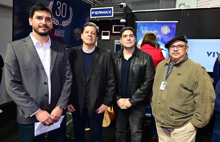 Ing. Pablo Rivarola, Eduardo Romero, Guillermo Cáceres y Carlos Vega.