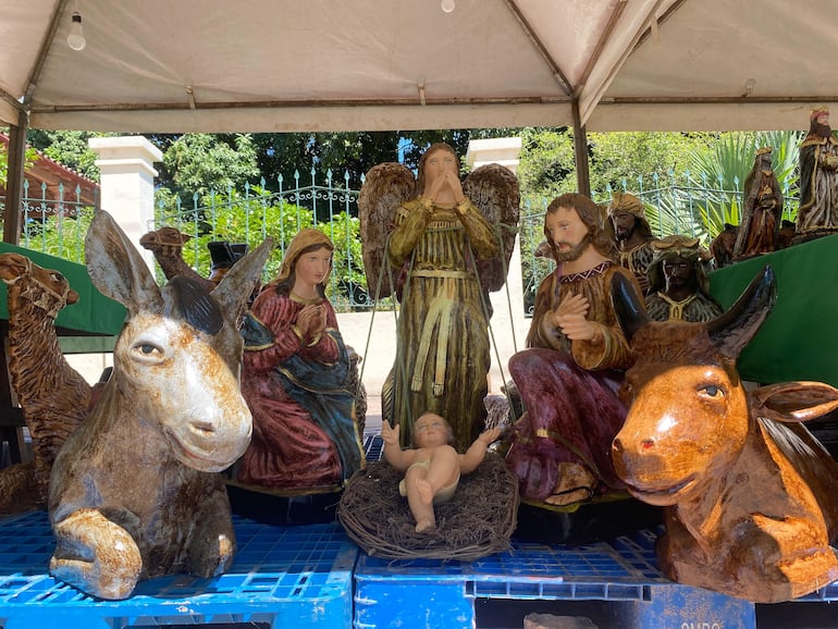 Pesebre fabricado por artesanos de Areguá.