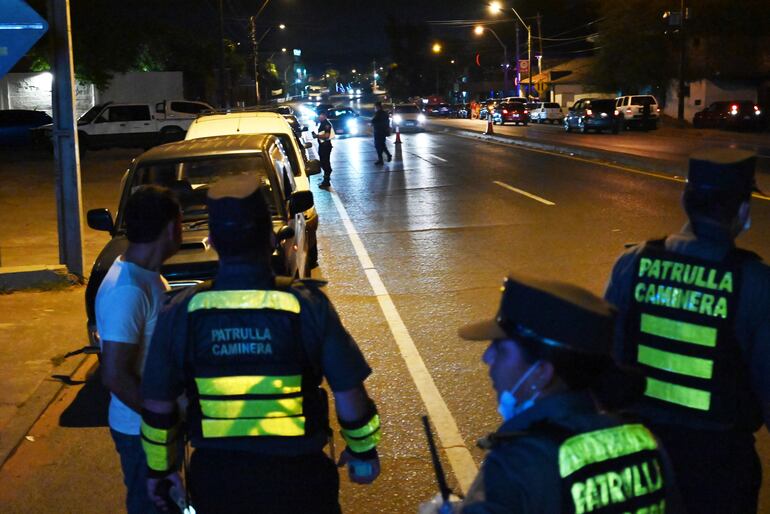 Imagen de referencia: agentes de la Patrulla Caminera.