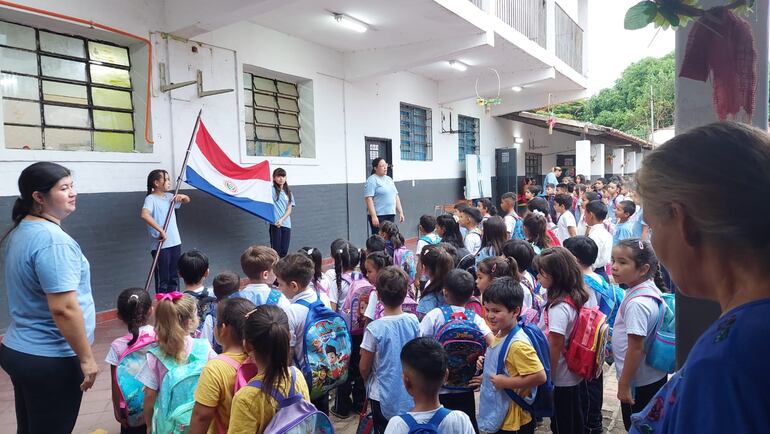 clases inicio escuela Carlos Antonio López Asunción