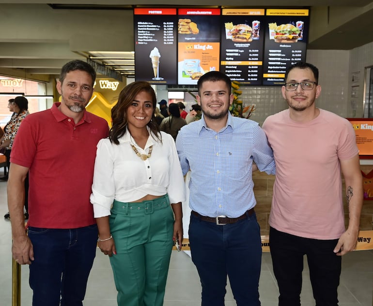 Thomas Krauss, Yasmin Rubiños, Fabrizzio González y Gerardo García.