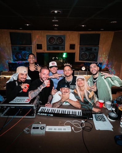 Karol G, Maluma, J Balvin, Feid, Ryan Castro y Blessd, entre los cantantes que colaboraron en la canción +57.