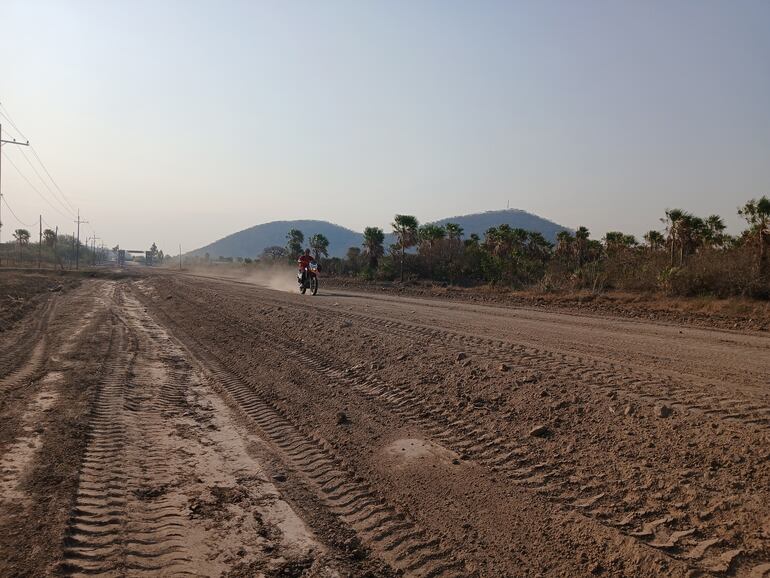 Así va quedando los primeros kilómetros de caminos reparados para llegar a Fuerte Olimpo