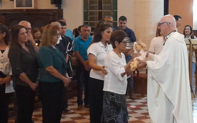 El sacerdote redentorista italiano Gianluigi  Aroffo se despidió de la comunidad de Pilar oficiando su última misa en la Basílica Menor Nuestra Señora de la Asunción, donde ejerció como párroco durante seis años.