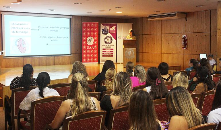 En el marco de los festejos, se realizó una charla para los estudiantes.