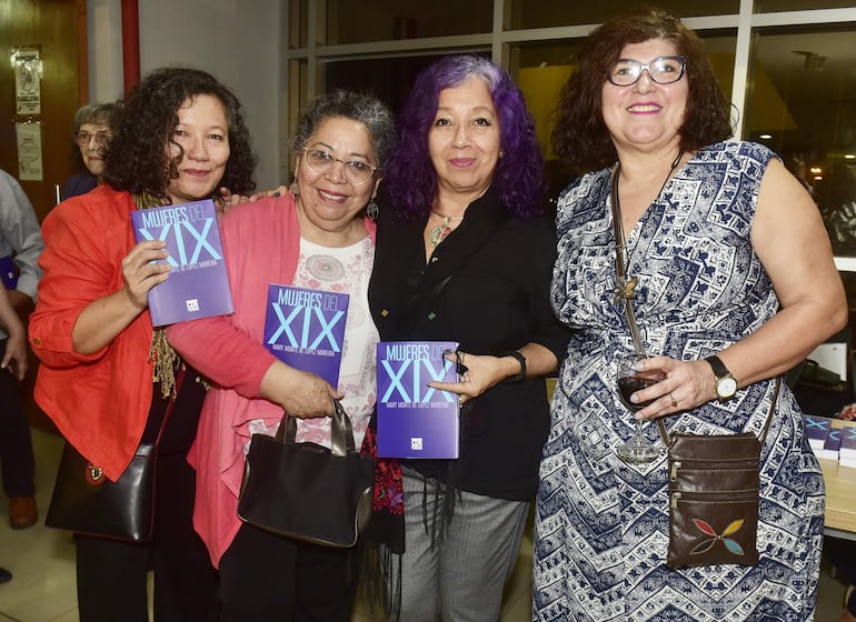 Clyde Soto, Angélica Roa, Lilian Soto y Myrian González Vera.