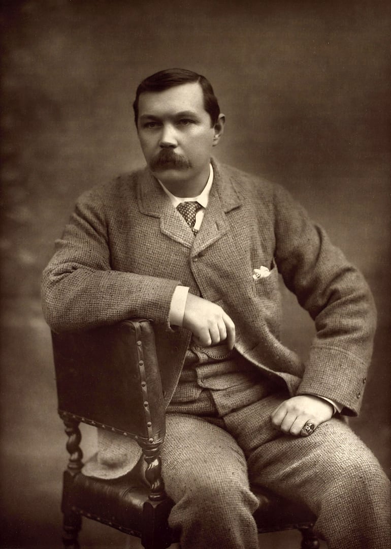 Retrato de sir Arthur Ignatius Conan Doyle en 1893 por el fotógrafo Herbert Rose Barraud