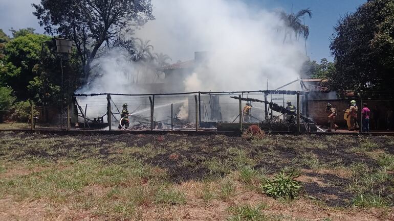 Así quedó la casa luego el incendio ocurrido en Hernandarias.