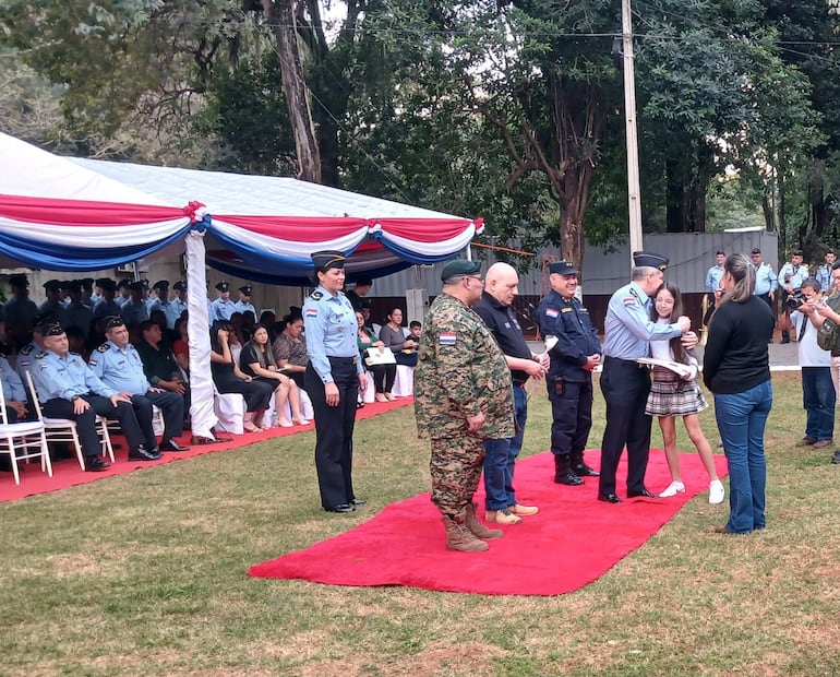 El acto conmemorativo se realizó frente al monolito ubicado en la base del Grupo Especial de Operaciones (GEO).