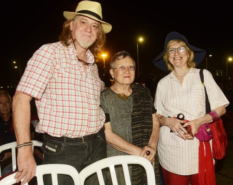 José Luis De Tone, Lucy Yegros y Tiziana Leopizzi