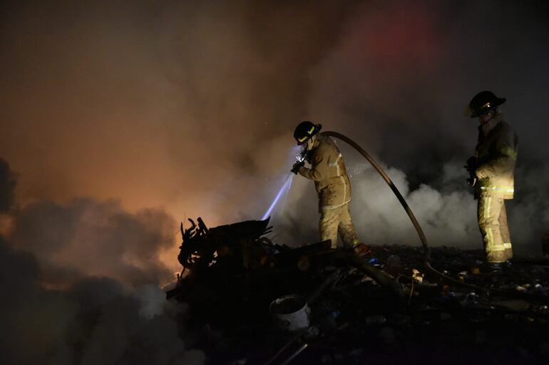 Foto de Archivo del mismo basural que se incendió también años atrás en la Costanera Norte de Asunción.