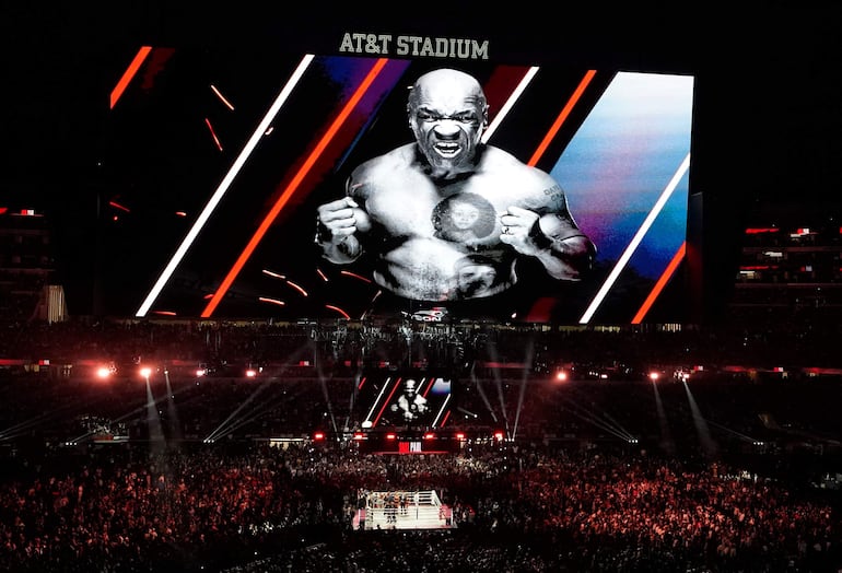 Una imagen de Mike Tyson a su arribo al estadio. 