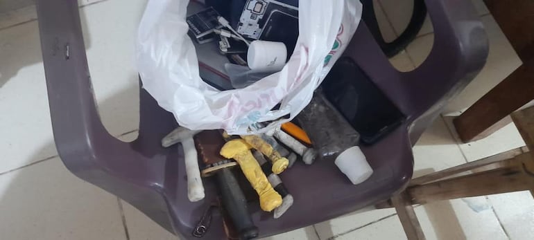 Armas blancas y restos de droga fueron encontrados en los controles a los dormitorios de los internos de Tacumbú.