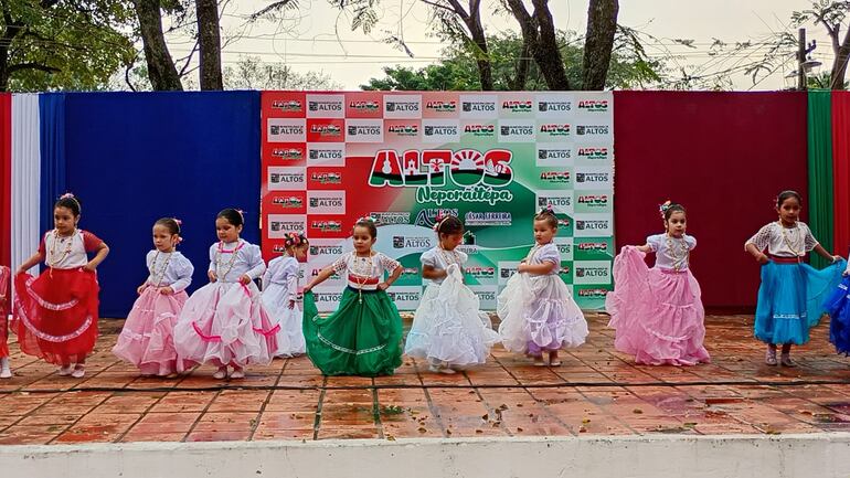 En la primera edición del Festival de la Identidad los niños/as marcaron presencia con sus presentaciones artísticas.