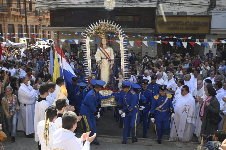 Procesión de la imagen de la Virgen de Asunción.