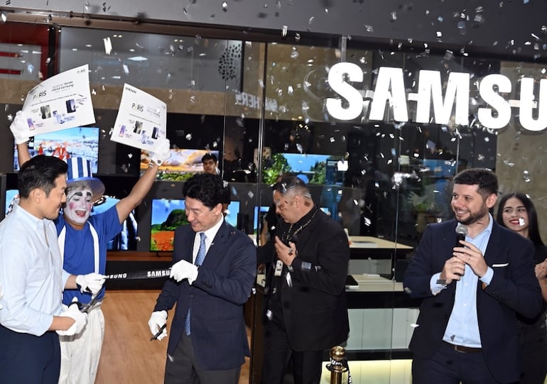 Con gran alegría, directivos de Samsung Paraguay inauguraron la primera tienda oficial en Ciudad del Este.