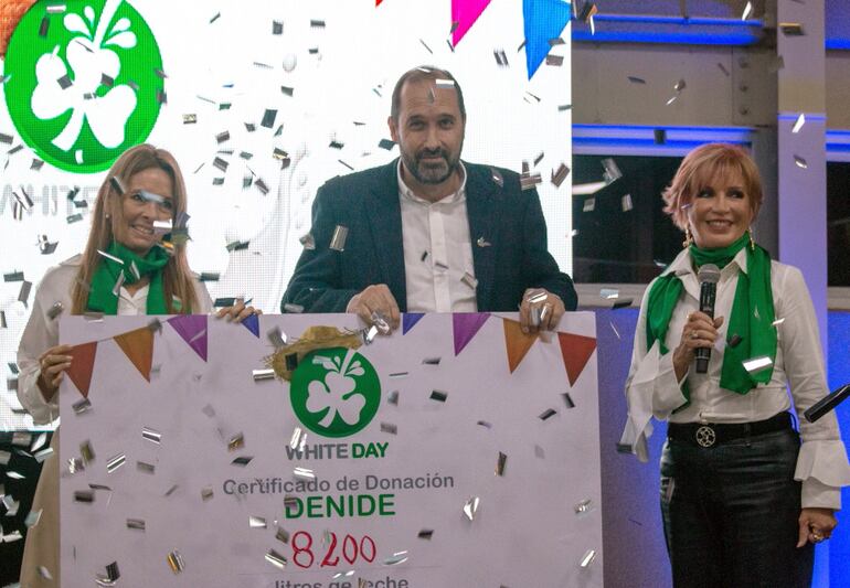 El total de litros donados y duplicados por la Cooperativa Chortitzer alcanzó 8.200 litros de leche, en el “White Day”.