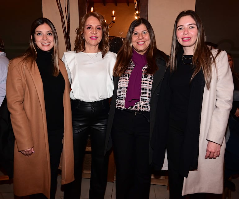 Paola Pereira, Blanca Trigo, Claudia Dure y Yessica Herrera.