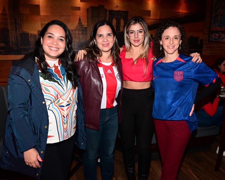 Johanna Sánchez, Myriam Mongelós, Estefanía Elicetche y Leanne Canon.