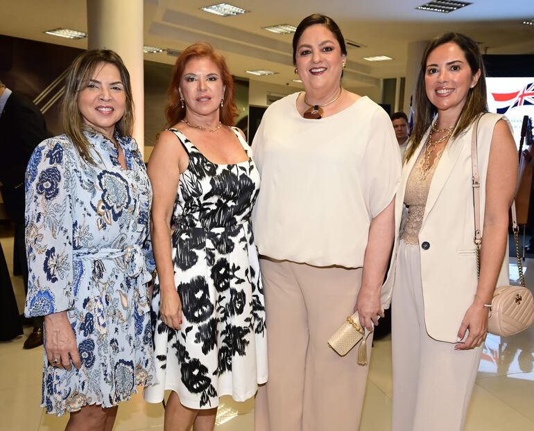 María Eugenia Chera, Rosa Ismachowiez, Lidia Ismachowiez y María Laura Paredes.