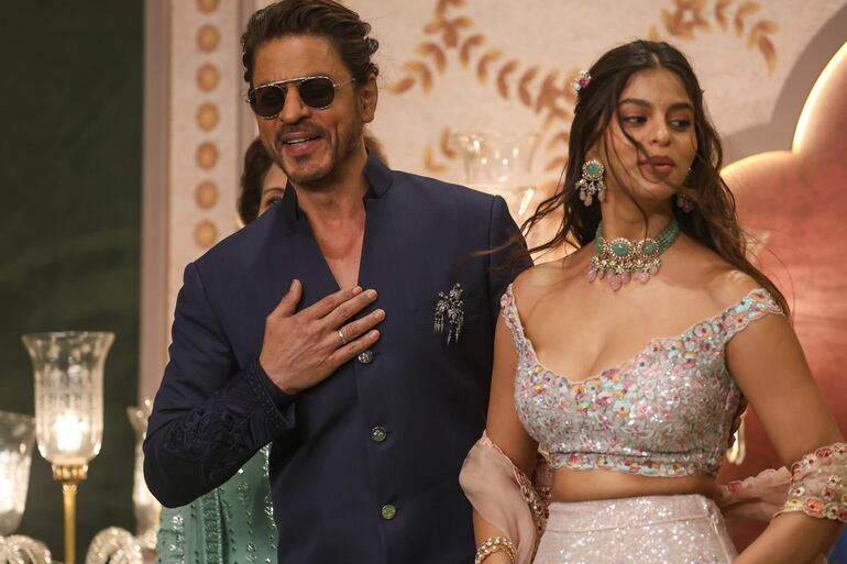 El actor indio Shah Rukh Khan con su hija Suhana Khan.