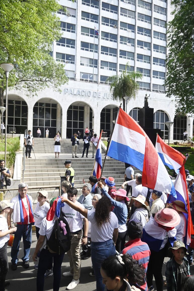 Movilización frente al Poder Judicial. 