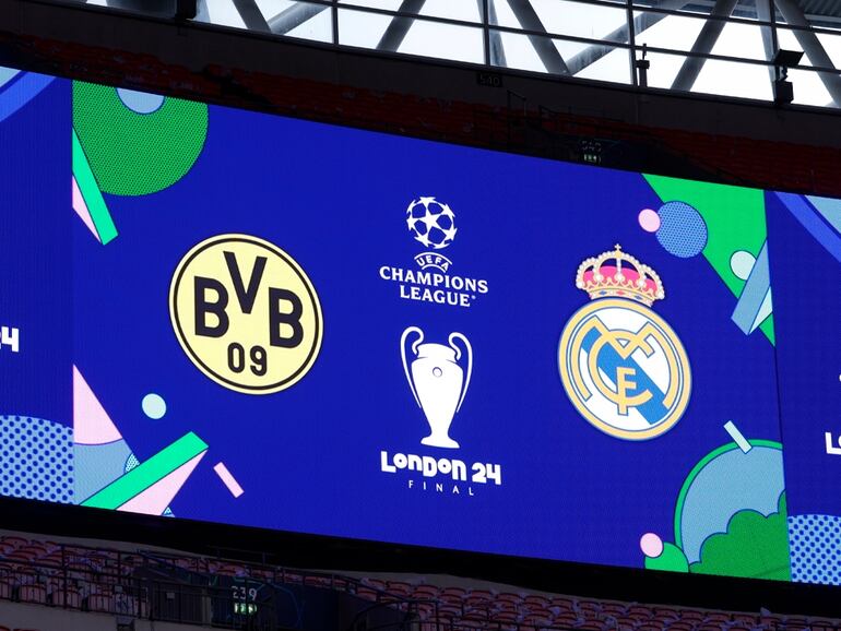 La pantalla gigante del estadio Wembley con el anuncio de la final de la Champions League entre el Borussia Dortmund y el Real Madrid.