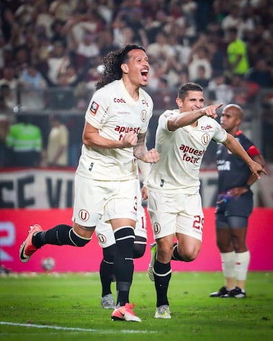 Williams Ismael Riveros Ibañez (30 años), en la celebración de su gol para Universitario de Deportes.