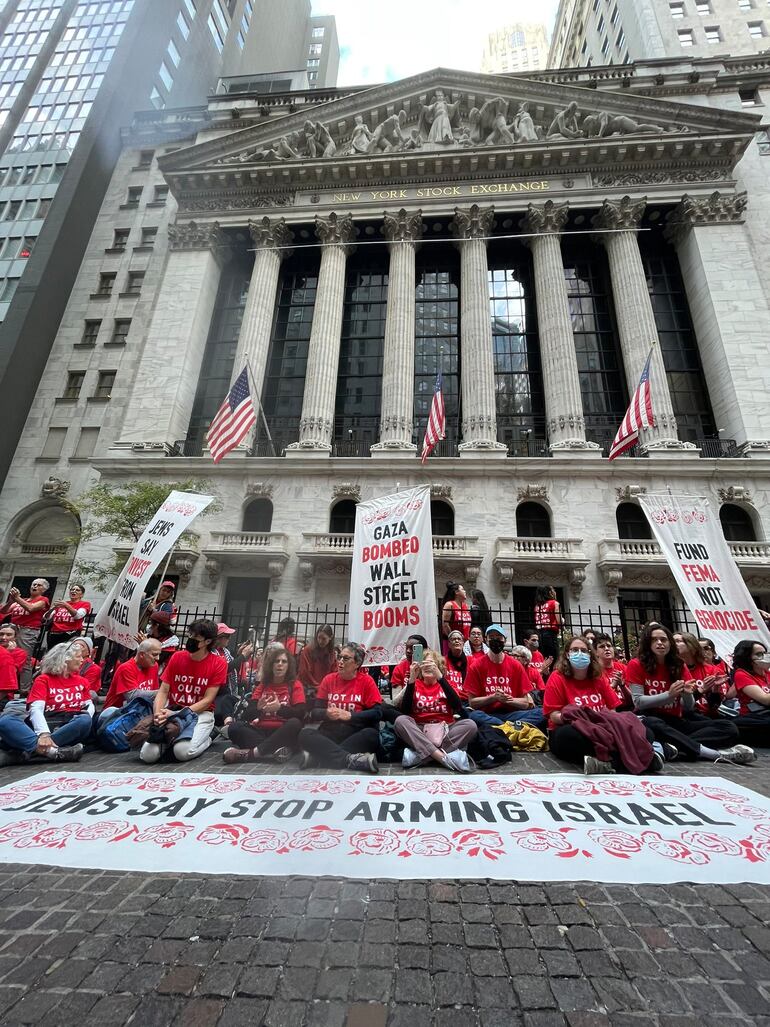 Cientos de judíos antisionistas se solidarizan con el pueblo palestino. Nueva York, lunes 14 de octubre de 2024 (Foto: Jewish Voices For Peace).