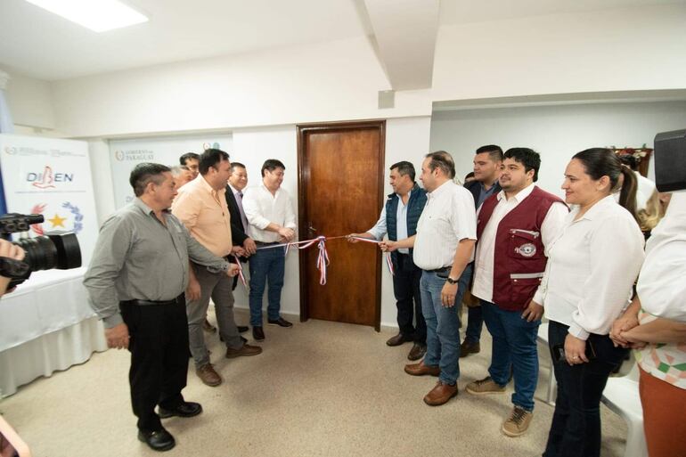 Momento de la inauguración oficial de la oficina de Diben en el departamento de Caazapá.