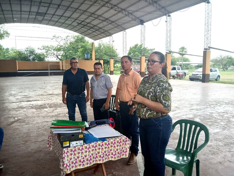 Integrantes de la Junta de Saneamiento saliente, quienes en 4 años de gestión, lograron realizar un verdadero trabajo de voluntariado y así asegurar la distribucciòn de agua potable a todo el distrito de Fuerte Olimpo.