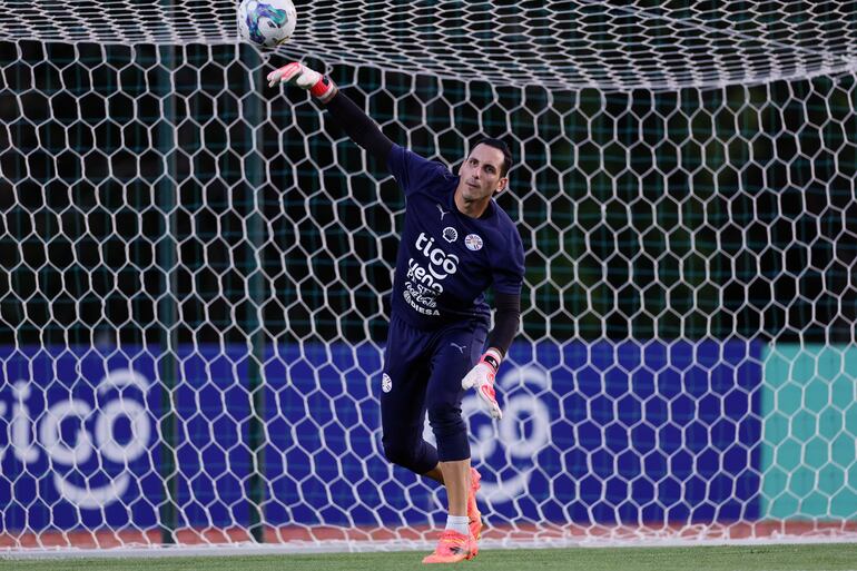 Roberto Jr. Fernández, arquero de la selección de Paraguay, en la primera movilización del plantel en el Centro de Alto Rendimiento, en Ypané, Paraguay.