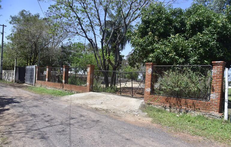 Acceso al terreno atribuido al juez Daniel Iván Gómez Rambado en la porción de la finca 916, del Ministerio de Defensa.