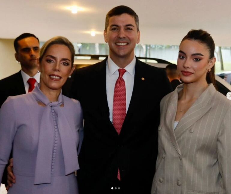 Leticia Ocampos y Santiago Peña con su hija Costanza.