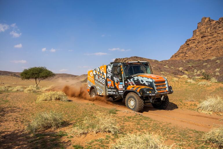 Janus van Kasteren (Iveco Powerstar) comanda en Camiones.