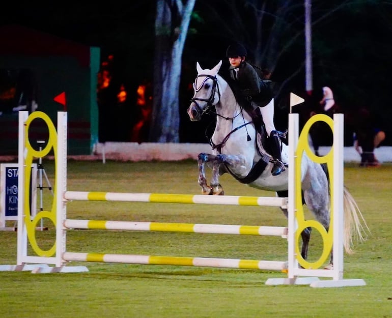 Azul Sabrina Ayala, la mejor en la categoría Escuelas Menores 0,90 m.