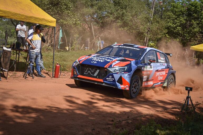 El Hyundai i20 N Rally 2 de Fabrizio Zaldívar en el Rally del Guairá, la sexta fecha del Campeonato Nacional de Rally 2023.