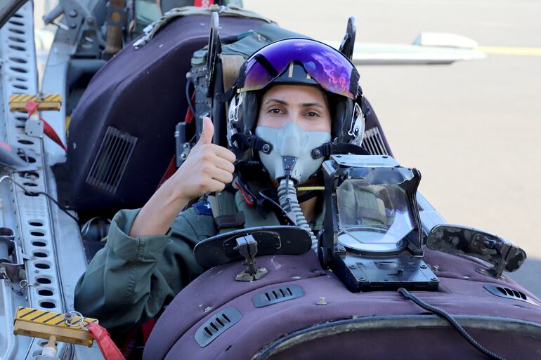 22-02-2024 Marta Escurra. Entrevista a la Piloto de aviacion Teniente Primero Cynthia Carolina Orué Santacruz de la Fuerza Aérea Paraguaya. Dia de la mujer paraguaya. FAP. Luque Paraguay 8M Dia Internacional de la Mujer