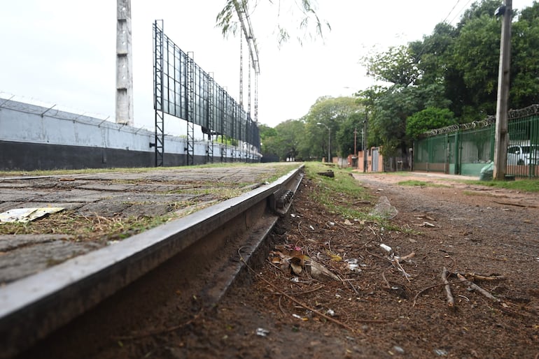 Franja ocupada de la franja del tren en la zona del club Libertad. 