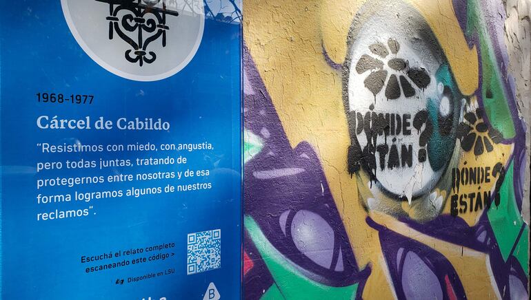  Vista de un mural en memoria de las víctimas de la Cárcel de Cabildo,   en Montevideo (Uruguay). Expresas políticas que pasaron por la cárcel de Cabildo, cuando funcionó como centro de detención y tortura, protagonizan un simbólico acto, como manera de reivindicar la memoria histórica y pedir justicia en los casos que se siguen por los crímenes de lesa humanidad cometidos por la dictadura uruguaya. Doscientas aves, una por cada mujer que pasó por la cárcel de Cabildo de Montevideo entre 1968 y 1977, cuando funcionó como centro de detención de presas políticas, revolotean sobre la tela y encierran al cóndor cosido en el mural.  