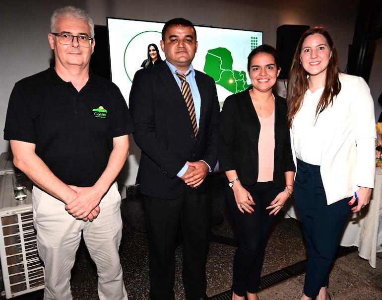 Ricardo Negrete, Amalio Enciso, Leticia Gavilán y Karina Fischer.