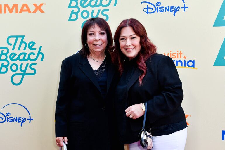 Carnie Wilson y su madre Marilyn Wilson-Rutherford también fueron parte del estreno celebrado en Hollywood.