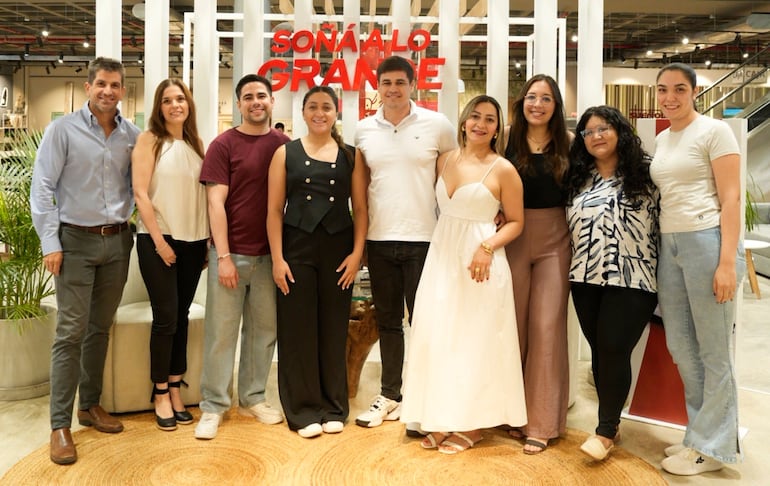 Lucas Philpotts, Soledad Puente, Daniel Amarilla, Alice Ferreira, Ulises Vera, Perla Peña, Marité Soler, Liz Benítez y Natalia Gaona.