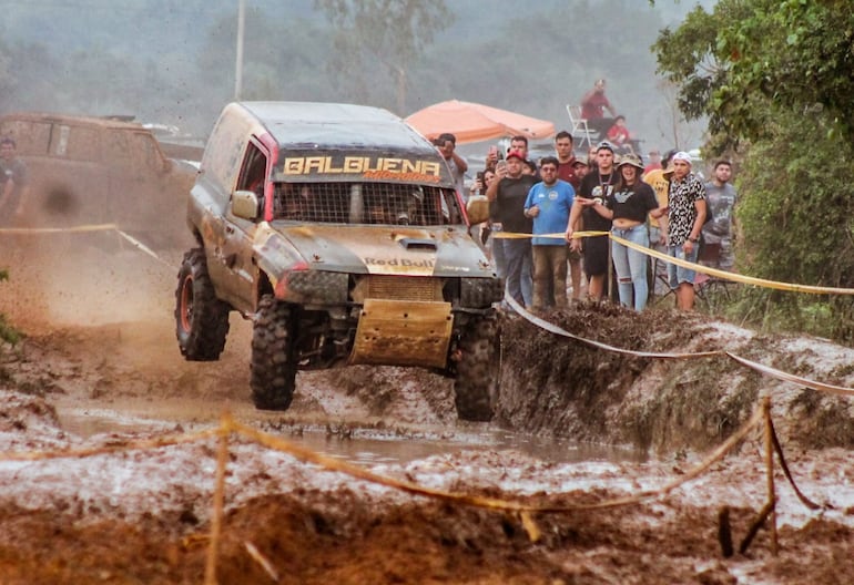 Una destacada actuación tuvieron el domingo Junior Balbuena y Abraham Afara para quedarse con el triunfo en la cuarta prueba del Campeonato 4x4 Offroad de la ASO de Pilotos 4x4.