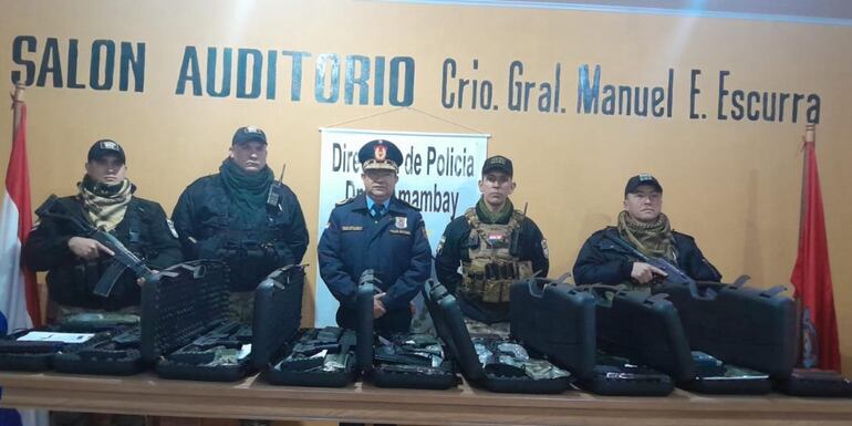 El acto de entrega se realizó en el salón auditorio Crio. Gral. Manuel Escurra de la Dirección de la Policía Nacional de Amambay en Pedro Juan Caballero.