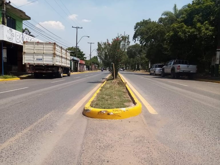 Parte de la doble avenida de Villa Hayes, que pasará a llamarse Isidro Roussillón - Laudo Hayes.