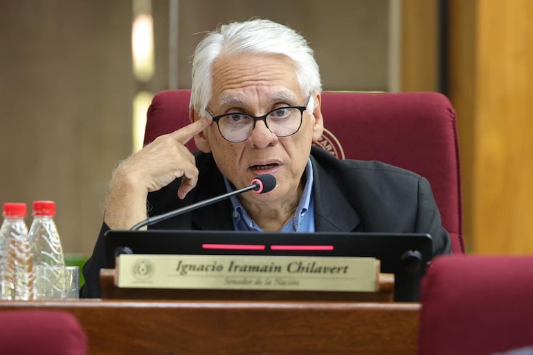 El senador Ignacio Iramain (PEN) cuestiona que el senador Javier "Chaqueñito" Vera (ANR, HC).