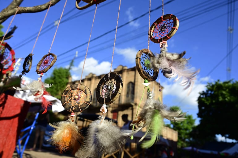 La famosa feria hippie son una de las atracciones en la villa mostrando los atractivos artesanales.