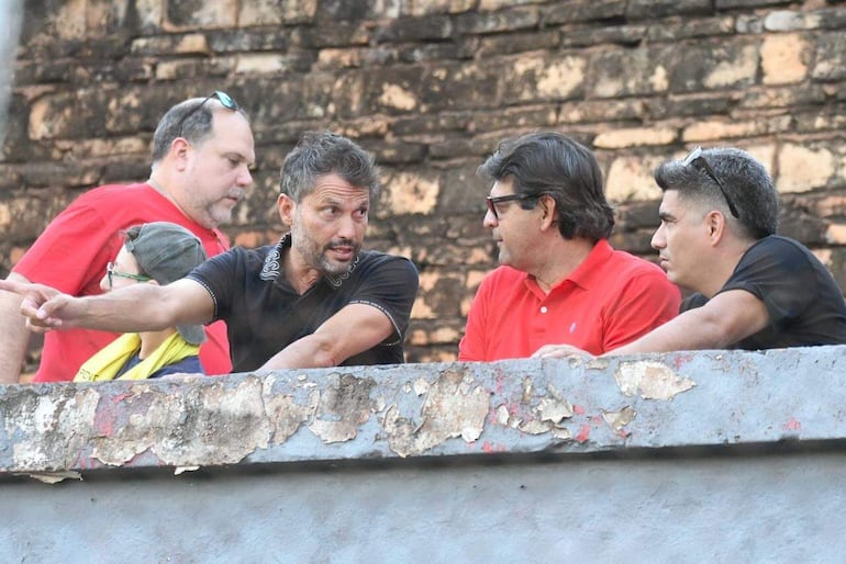 Diálogo entre el presidente de Recoleta FC, Luis Antonio Vidal Velázquez y José Saturnino Cardozo, quien le brindará una mano al Canario para su expansión internacional.