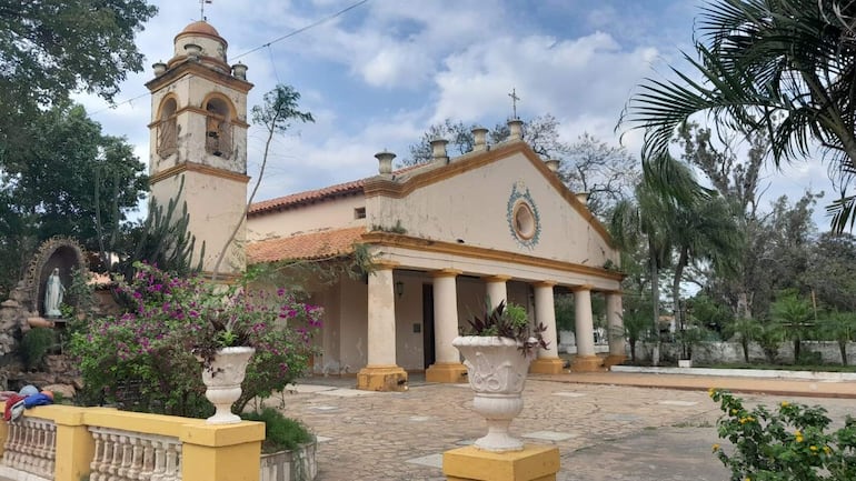 Templo de la localidad de Villeta. Esta madrugada fue violentada por delincuentes que se llevaron hasta la puerta del sagrario.